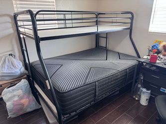 Twin/Full Metal Bunk Bed