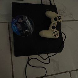 PS4 Slim 