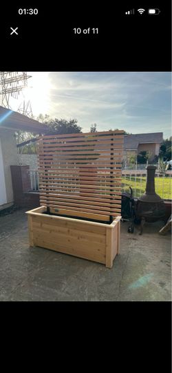 Wood Planter Box with Privacy Screen