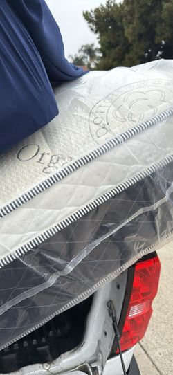 Queen mattress and box spring