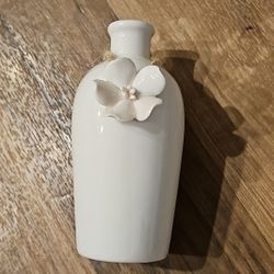 Beautiful Small Ashland Vase