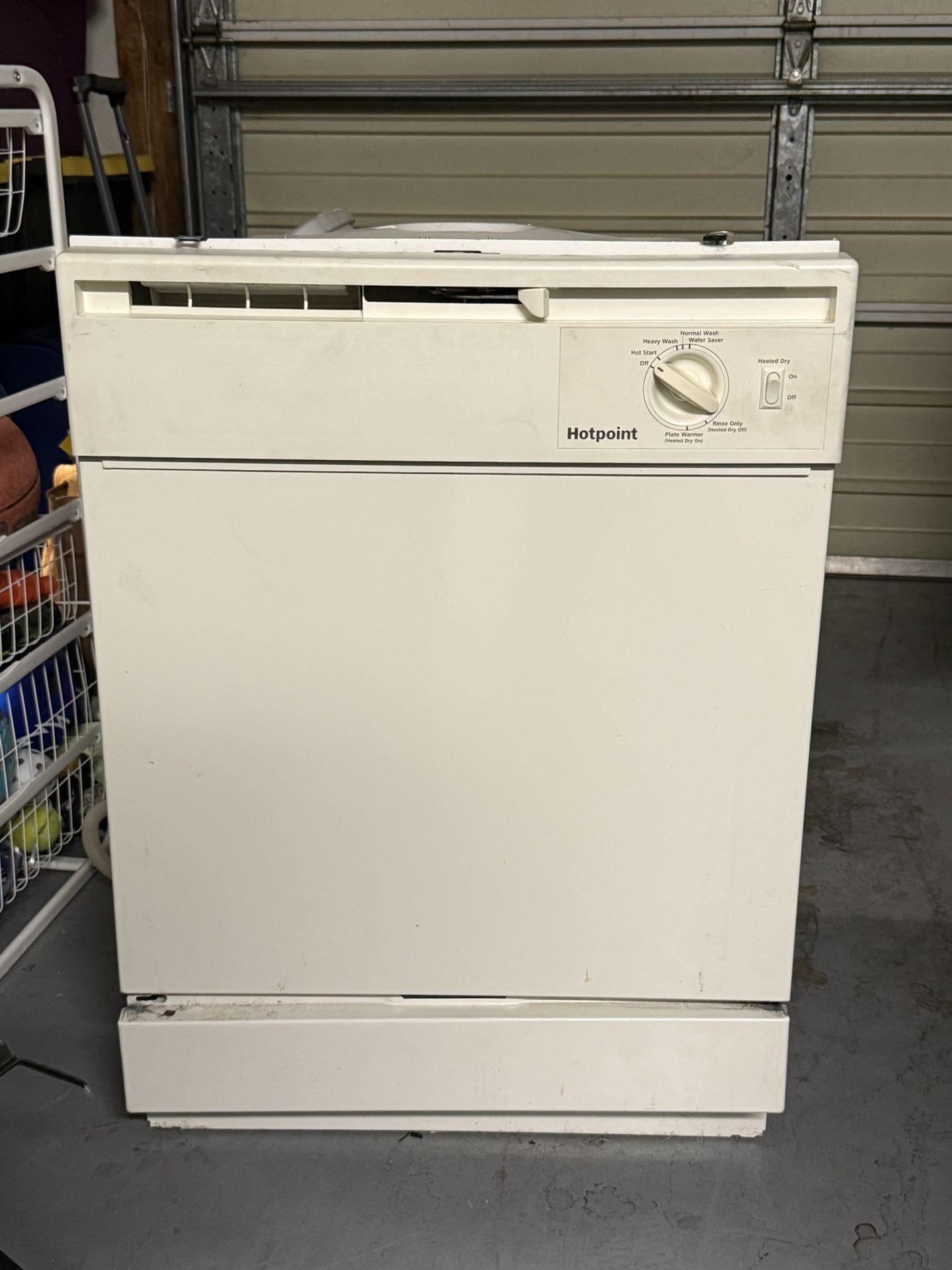 White Hot point Dishwasher Great Working Condition