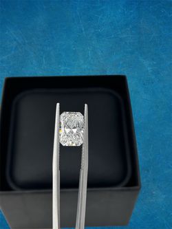 3.04 Carat Lab-Grown Radiant shape Certified Diamond 💎