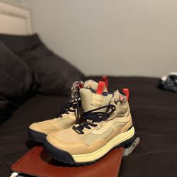 Women’s Hiking Shoes Size 7