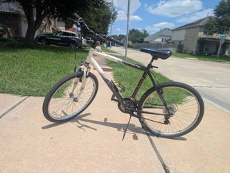 Columbia Northway - 26" wheels Large frame  Mountain bike