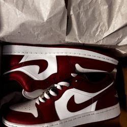 Air Jordan 1 Low (NEVER WORN)