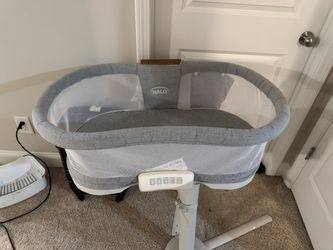 Halo Swivel Bassinet 