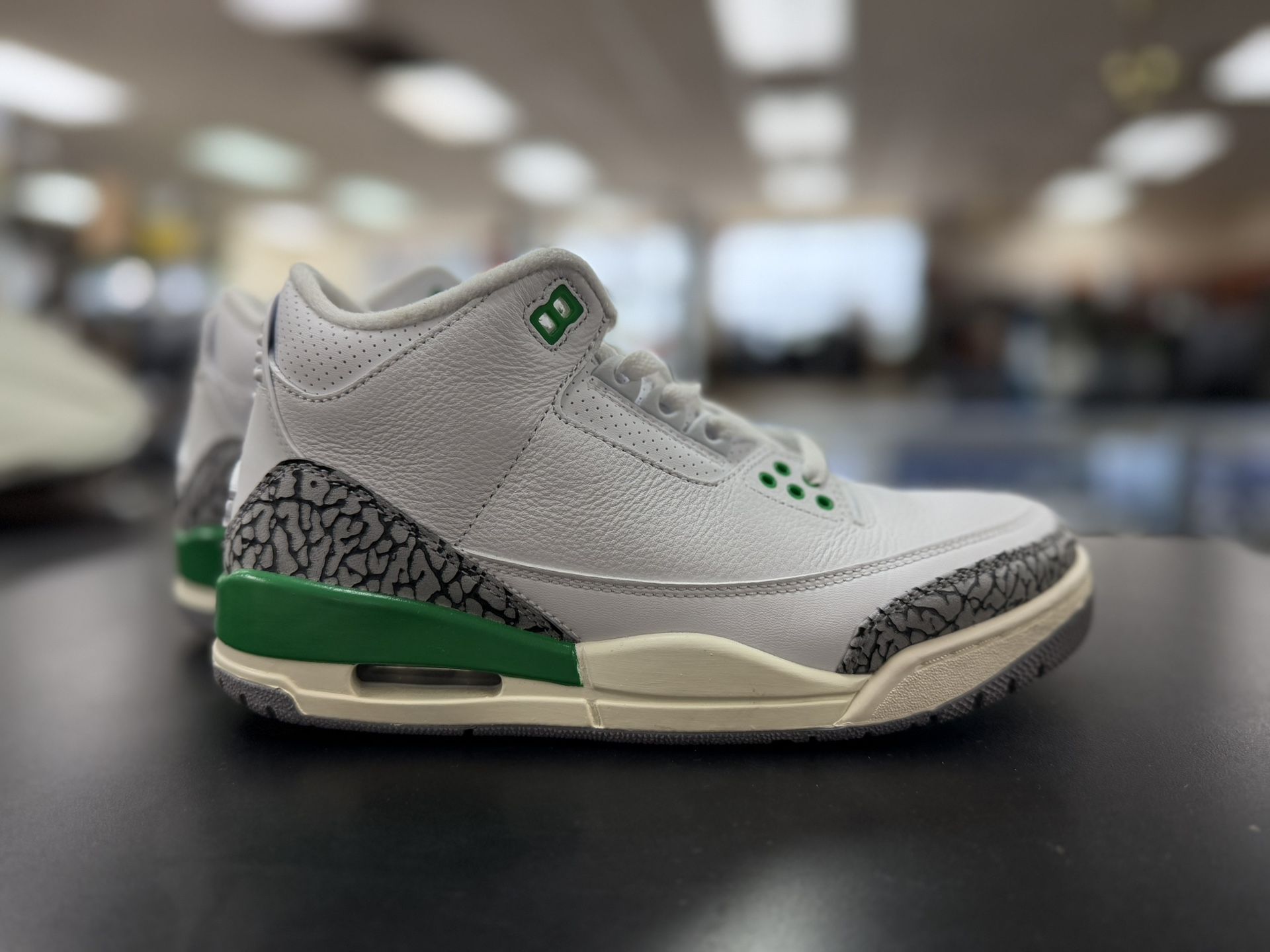 Jordan 3 Lucky Green Sz 8 Woman