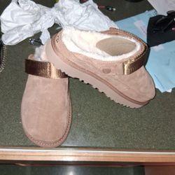 UGG Brand New ((5.5 SIZE))