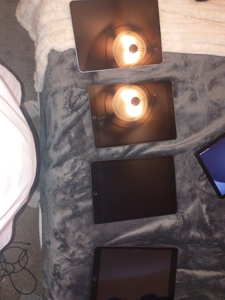 iPads (PlZ READ)