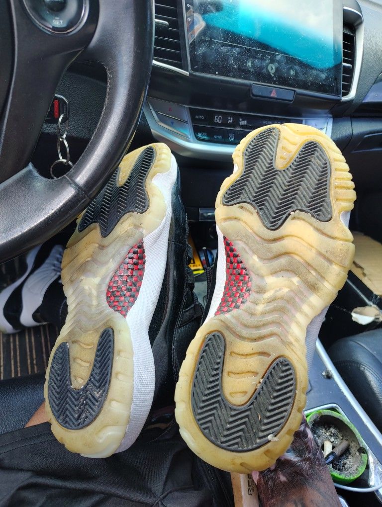 11s . Great Condition Barley Worn Size 8