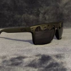 Oakley Holbrook XL Sunglasses New In Box