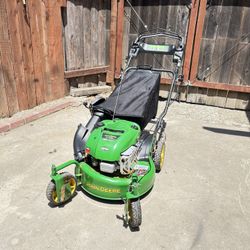 John Deere Lawnmower 