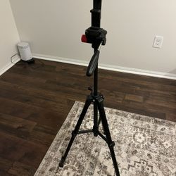 Free Tripod Stand