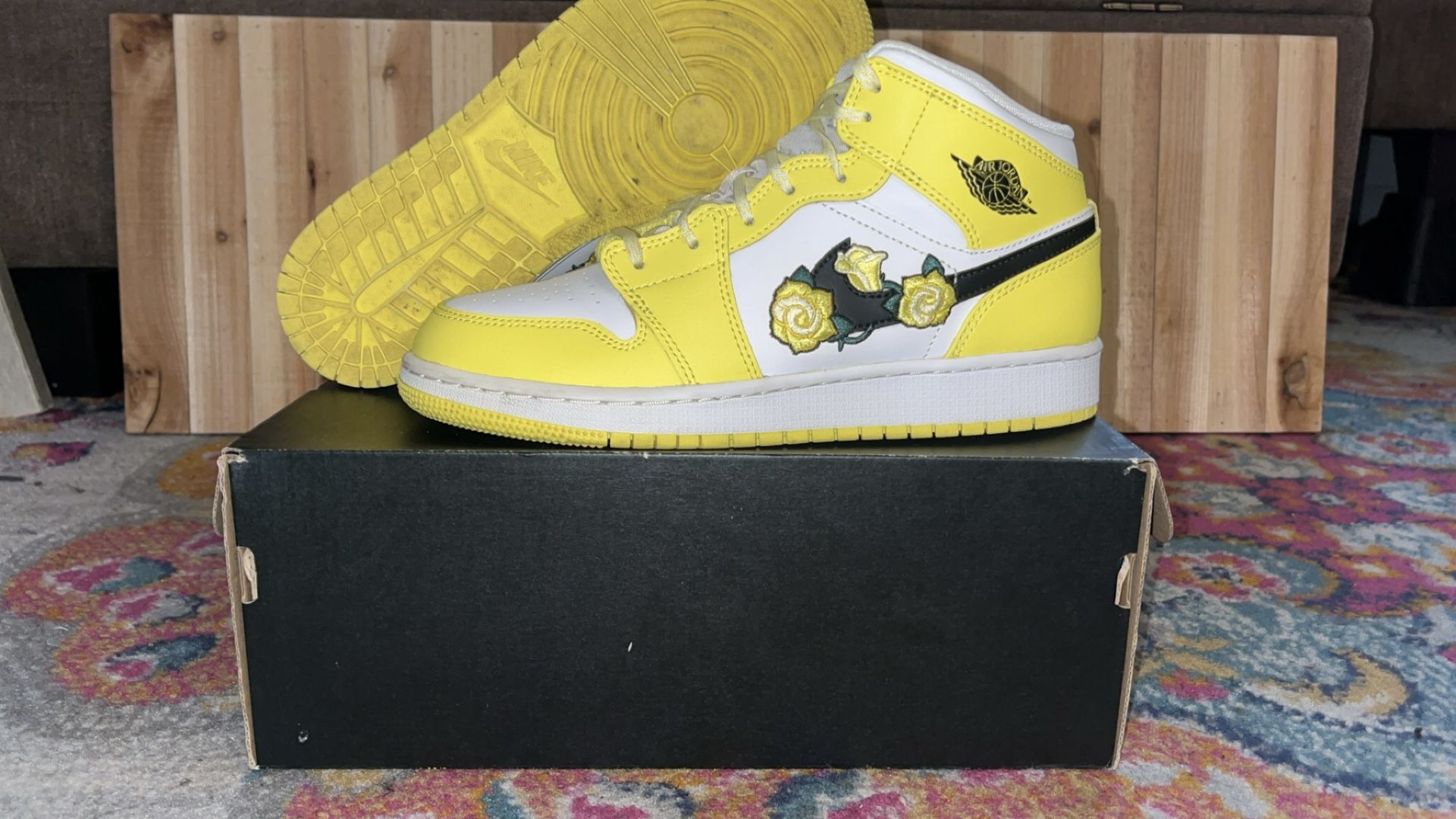 Nike Air Jordan 1 Mid SE GS Floral Rose Patch Dynamic Yellow Sz 7Y/ 8.5 Women