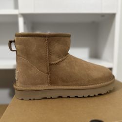 UGG Classic Mini ll 