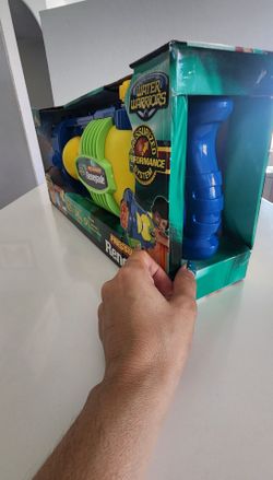 Water Blaster / Soaker  / Gun   💦🔫  Pistola / Lanzador de Agua
