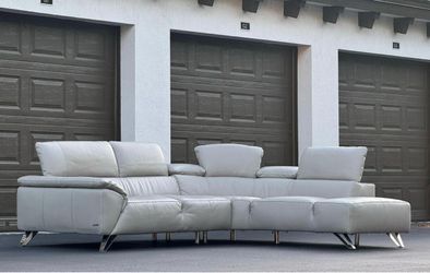Couch/Sofa Sectional - LIKE NEW - Top Grain Leather - Delivery Available 🚛