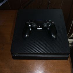 PS4 Slim 
