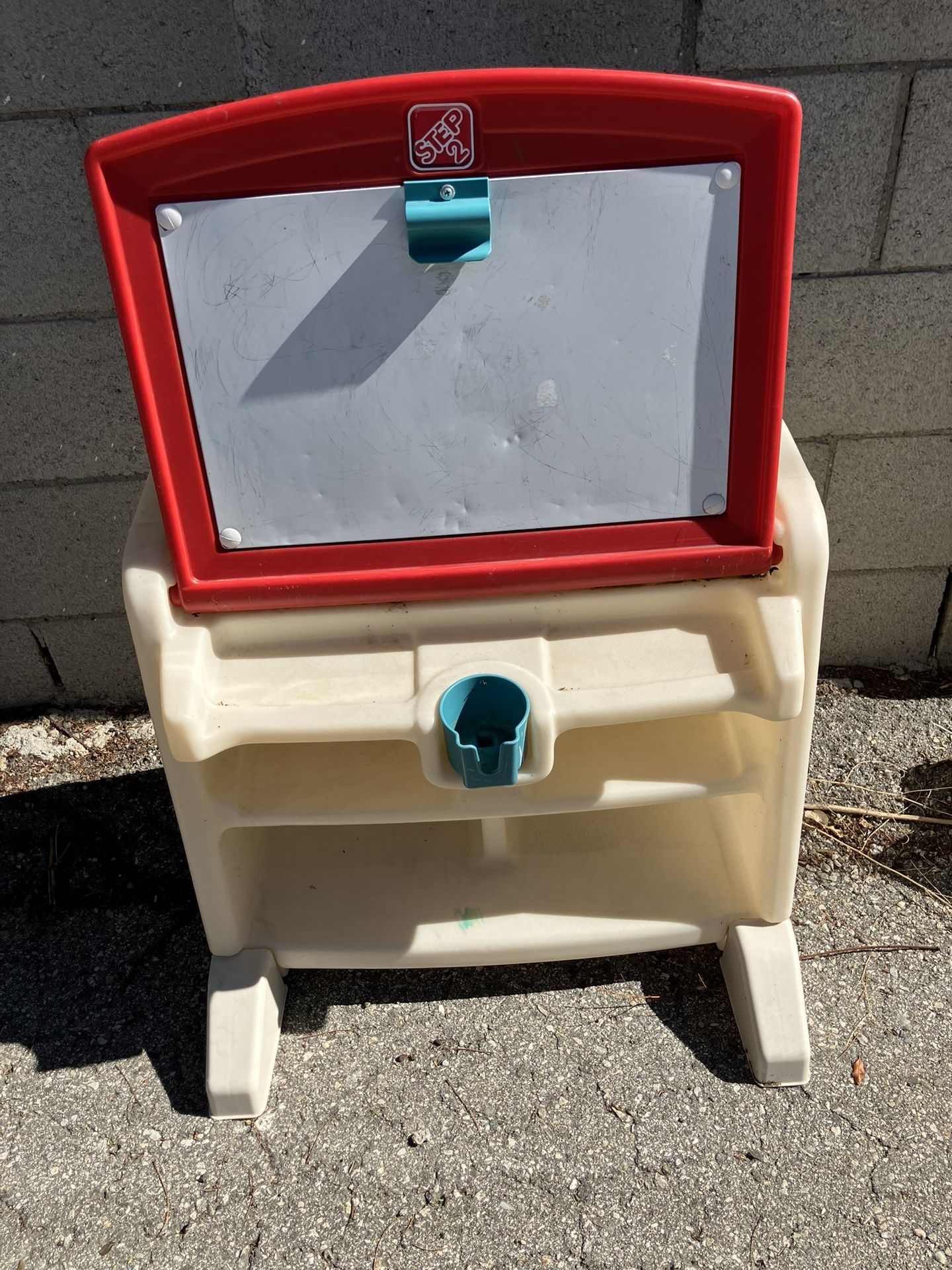 STEP 2 FLIP DESK/ART EASEL