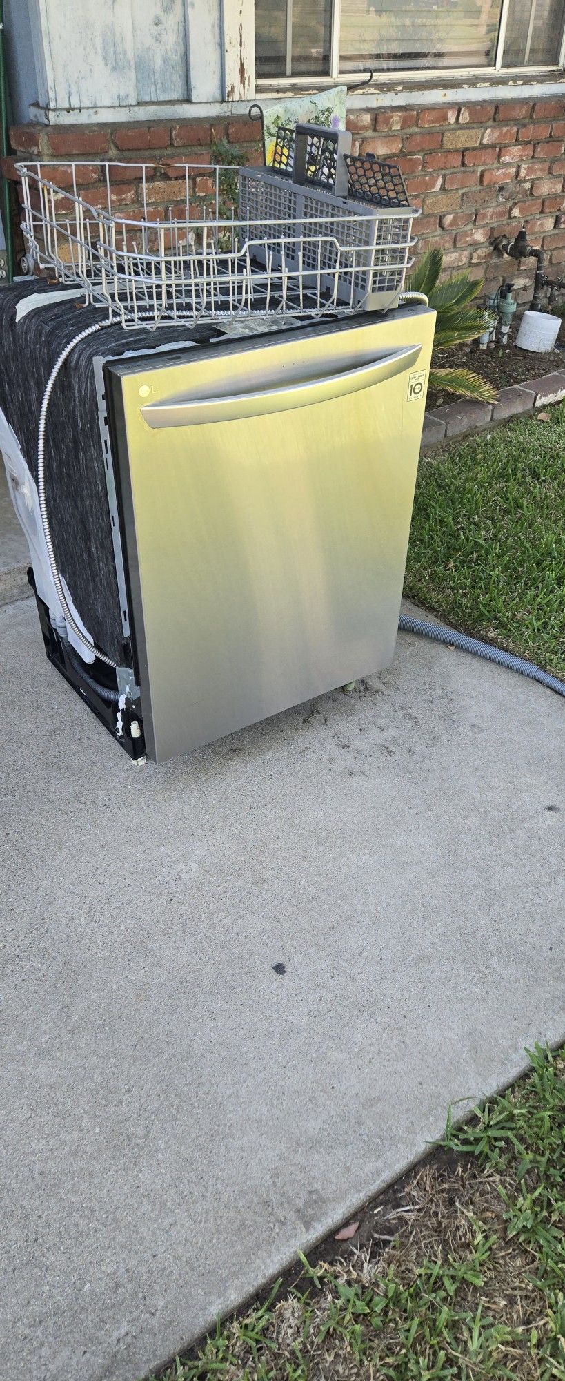 LG Dishwasher See Description 