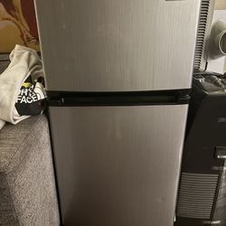 Vissani Mini Fridge With Freezer
