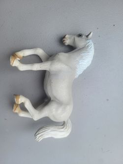 Palomino horse resin figurine approx 4x6"