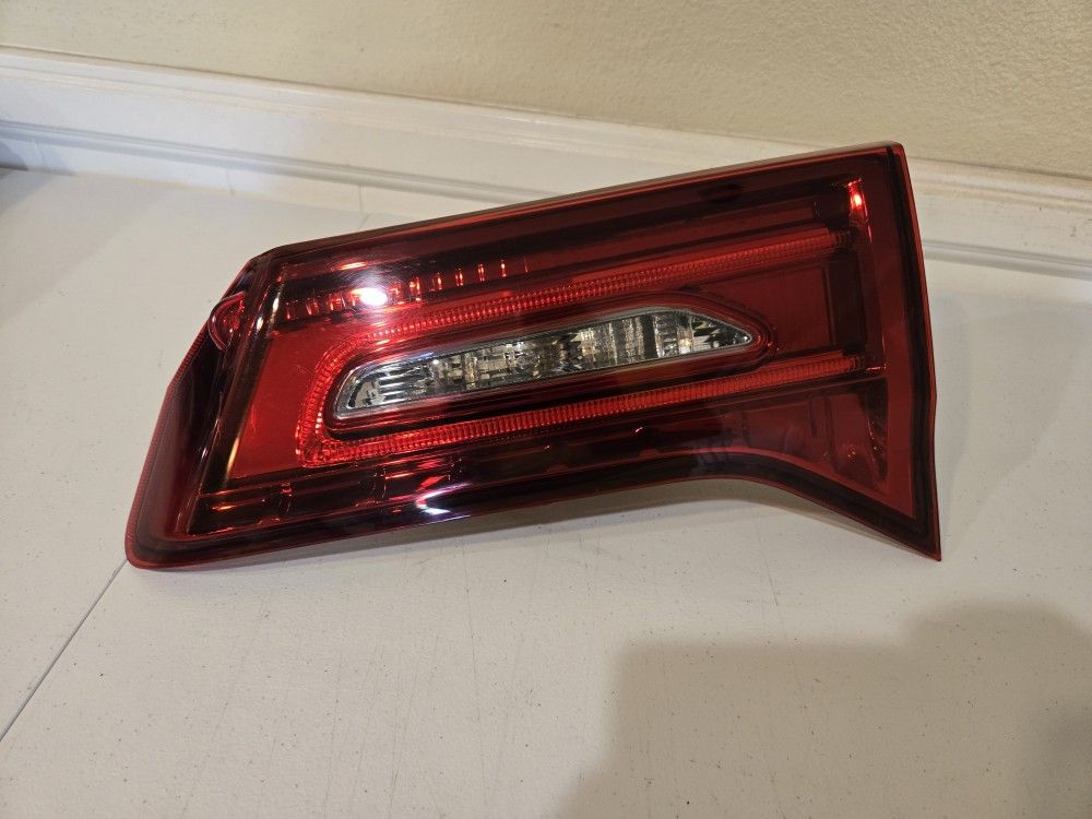 2014-2020 Acura MDX RIGHT Passenger Inner Taillight