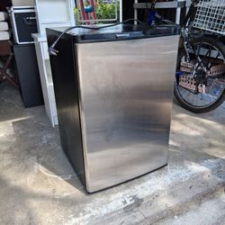 Antarctic Star. Upright Freezer 3.0 Cu.ft. -7.6F to 6.8F (like new)
