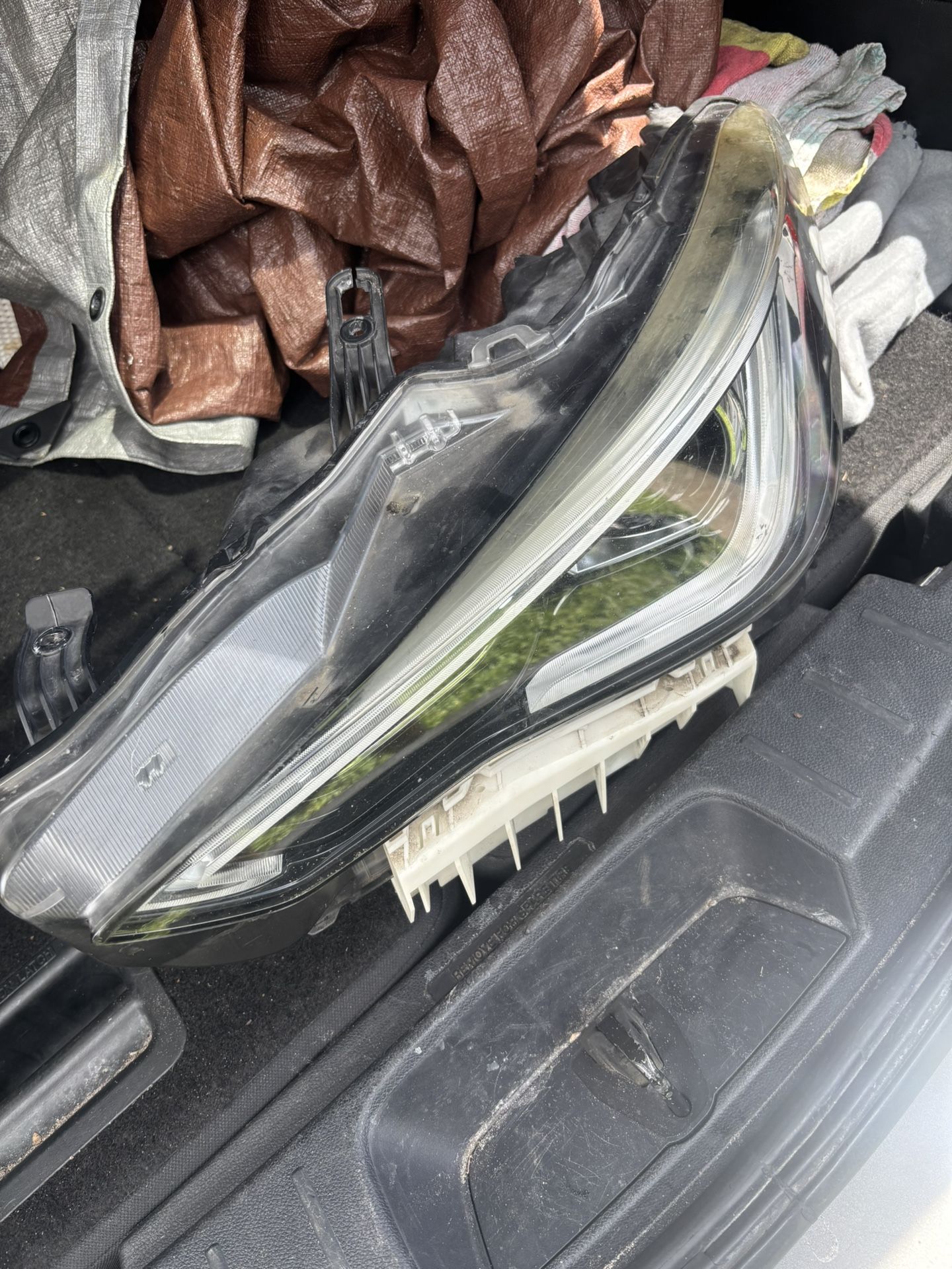 Infiniti Q60 Headlight 