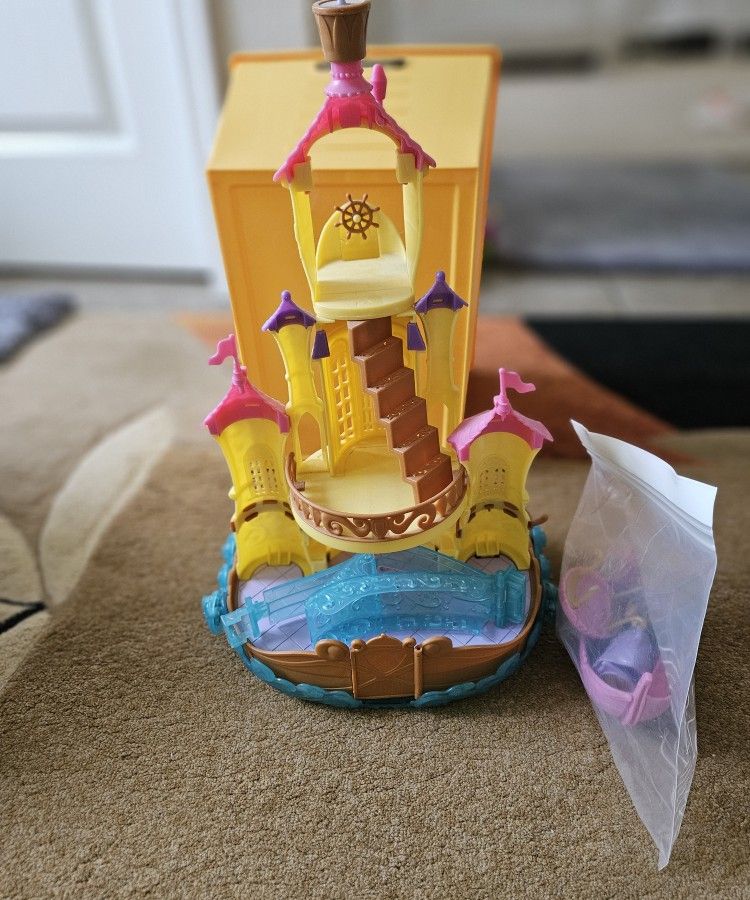 Pretend Play.. 3 Items