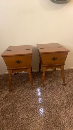 This piece is a vintage early American colonial, revival style dough, box and table This piece is a vintage early American colonial, revival style dou