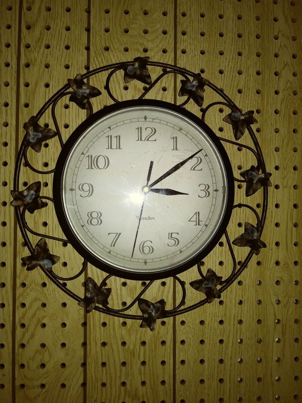 Westclox 12" wall clock with metal ivy leaves for Sale in Williamsville, NY OfferUp