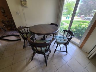 Round Table with 4 Chairs
