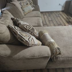 Robert Michael 4 Piece Sectional 