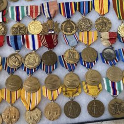 Huge large vintage antique collection US medals insignia WWI WW2 Vietnam etc Cheap 