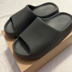 Yeezy Slides Slate Gray Size 9