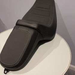 Genuine 2018 Harley-Davidson Fat Bob SEAT