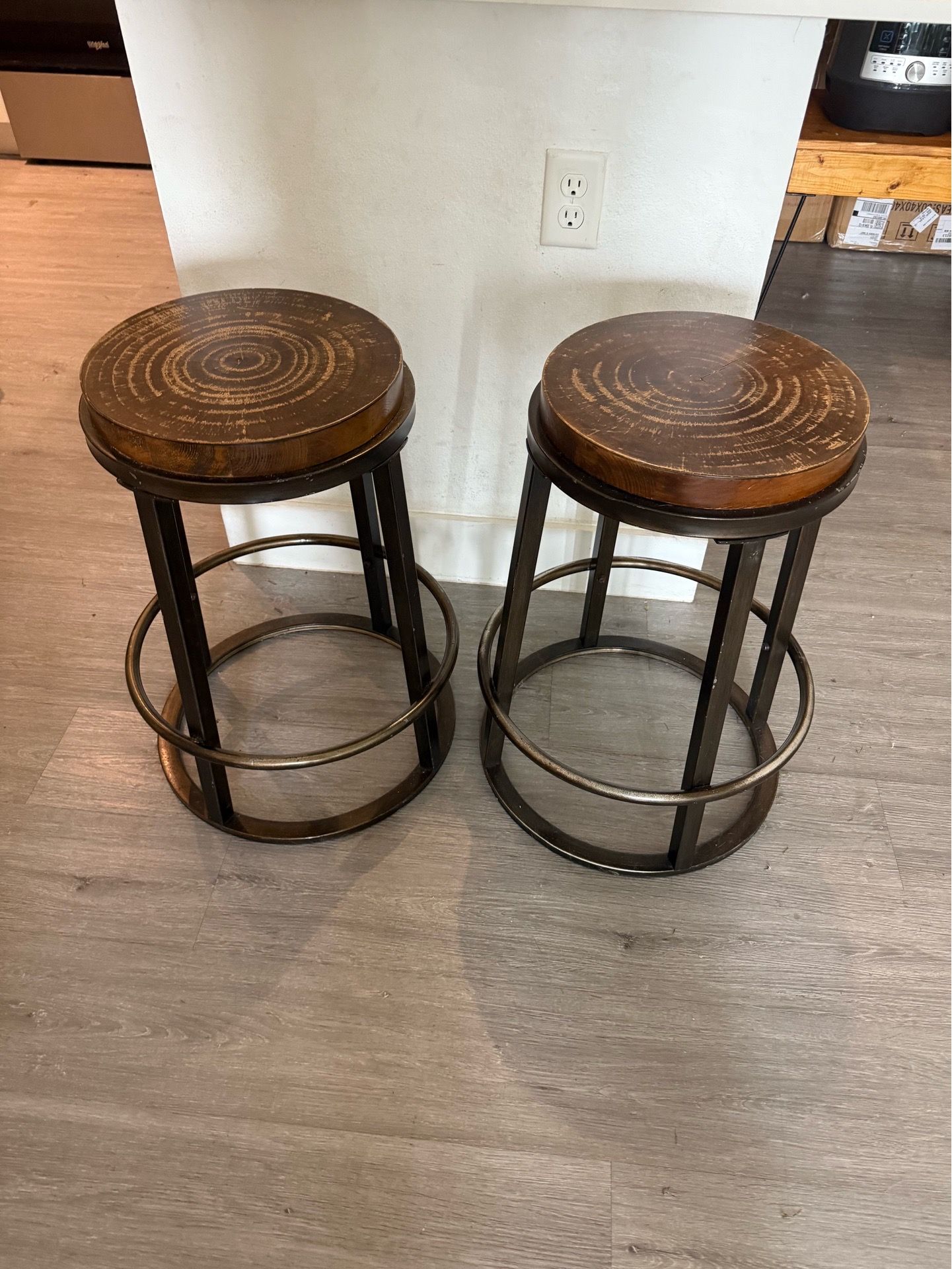 Set of bar stools