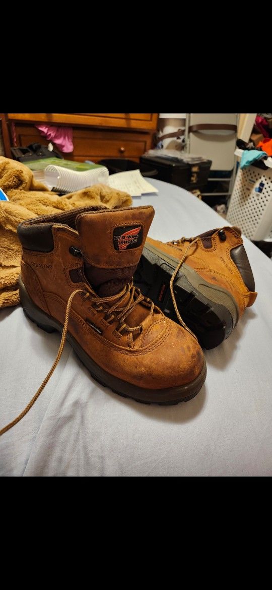 Woman Red Wing Boots 7.5