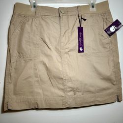 New women's short skirt. Size 10. $35.