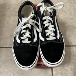 Old Skool Vans (Size: 7.5 Women’s)