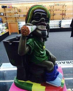 Funny Rasta Bob Marley Toilet Figurine Smoking Resin Statue (Smoke shops)VTG