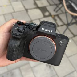 Sony A7iv Full Frame Mirrorless Low Shutter Count
