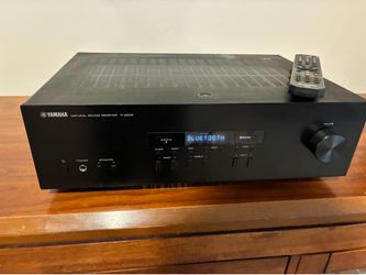 Yamaha R S202 Bluetooth Receiver.  With remote.  Like new with box.
