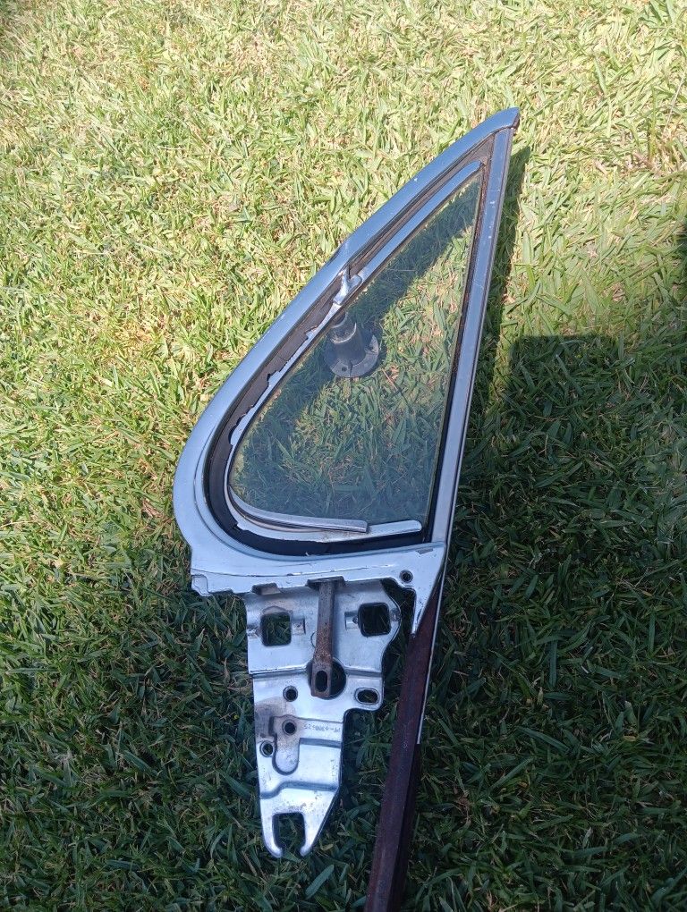 61-62 Impala Bubbletop Convertible Driver Side Vent Window Assembly.