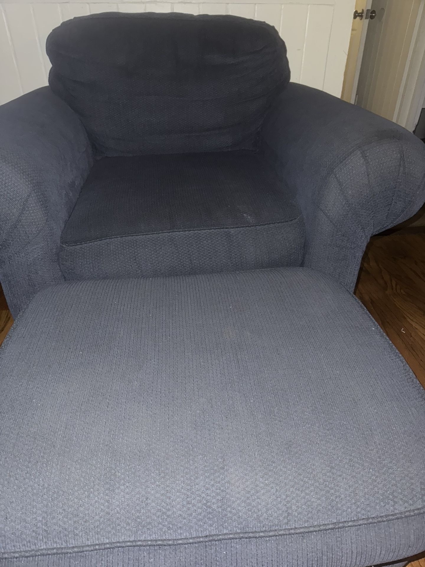 Navy Blue Chair With Ottoman / Sillon Azul Marino Con Ottoman