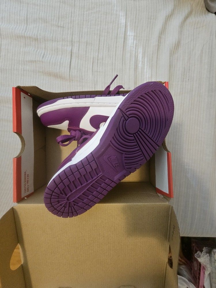 Girl Gym Shoes,  Nikes  