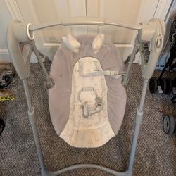 Graco Slim Spaces baby swing