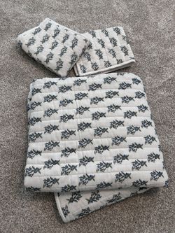Queen Threshold quilt and shams